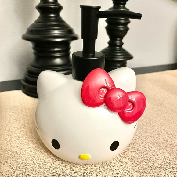 New Sanrio HELLO KITTY Ceramic Soap Dispenser Pump - Picture 2 of 4